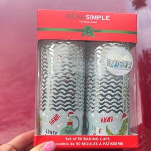 New never used set of Christmas dinosaur themed baking cups
